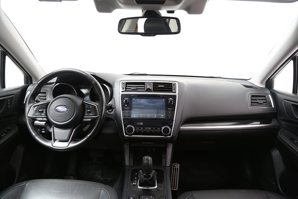 Subaru Outback 2,5i 175hk Summit AWD Taklucka H/K Skinn Motorv Drag 2018