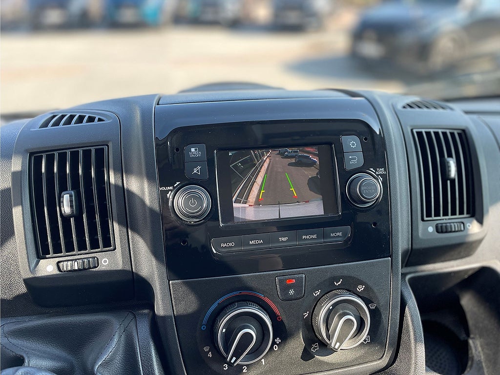 Bild på Peugeot Boxer PRO+ 2.2 BHDi 140hk L3H2 - DRAG,LÅGA MIL, B-KAMERA