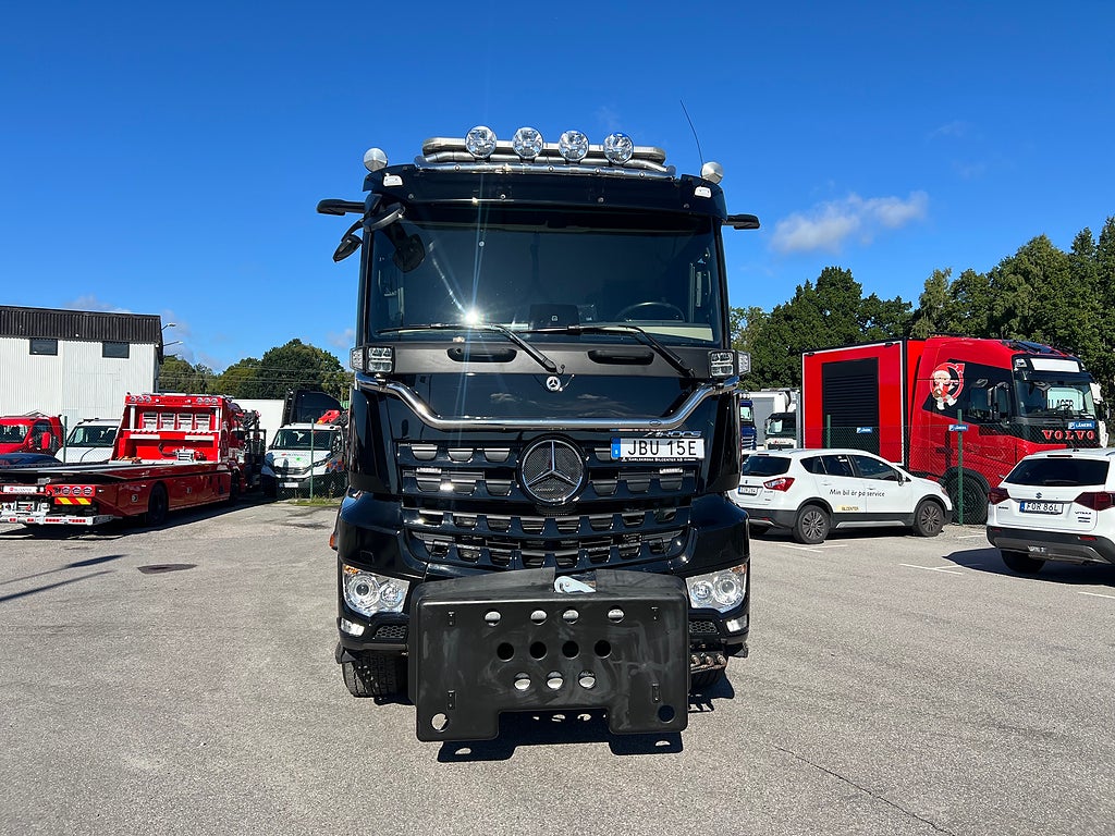Mercedes-Benz Arocs 3251 Tridem Lastväxlare, Fullt Plogutrustad