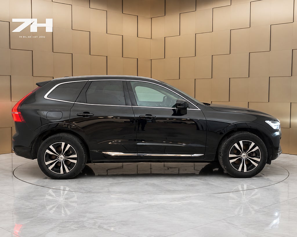 Volvo XC60 Recharge T6 AWD Core / Läder / Pano / Drag