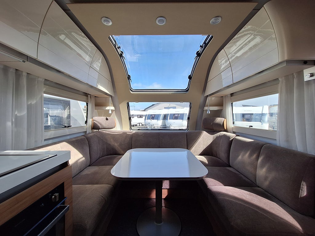 Adria Alpina 663 UK Barnkammare: 3 Bäddar