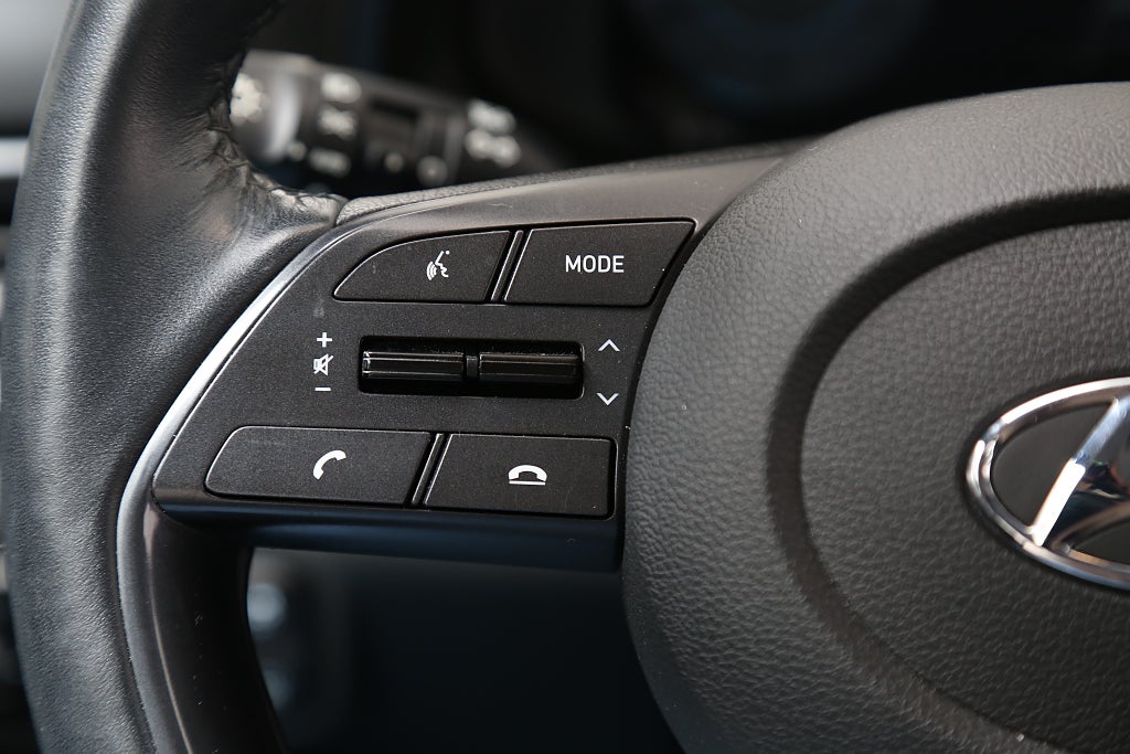Hyundai i20 1,2 MPi 84hk Essential 5D CarPlay Backkamera 1ägare 2021