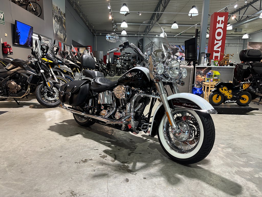 Harley-Davidson FLSTNI Softail Deluxe 