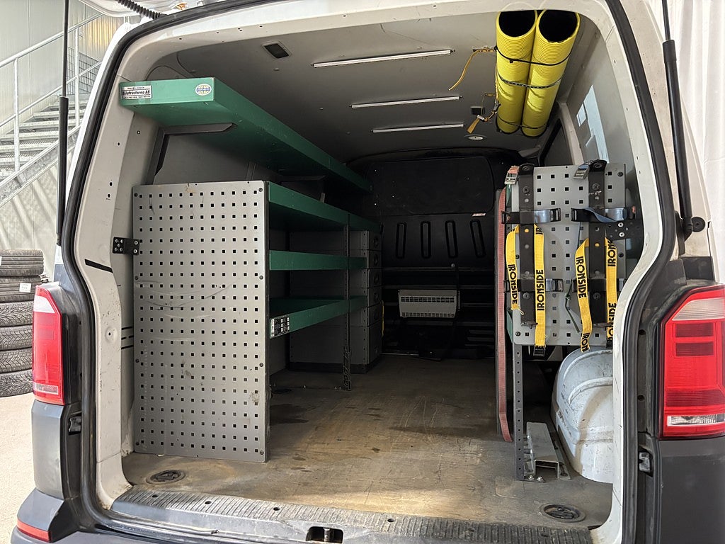 Volkswagen Transporter T30 2.0 TDI BMT 4Motion BKam Drag Värmare Moms