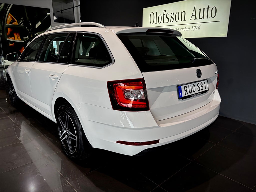 Skoda Octavia Kombi 2.0 TDI SCR 4×4 värmare, offroadpaket,drag - bild 6