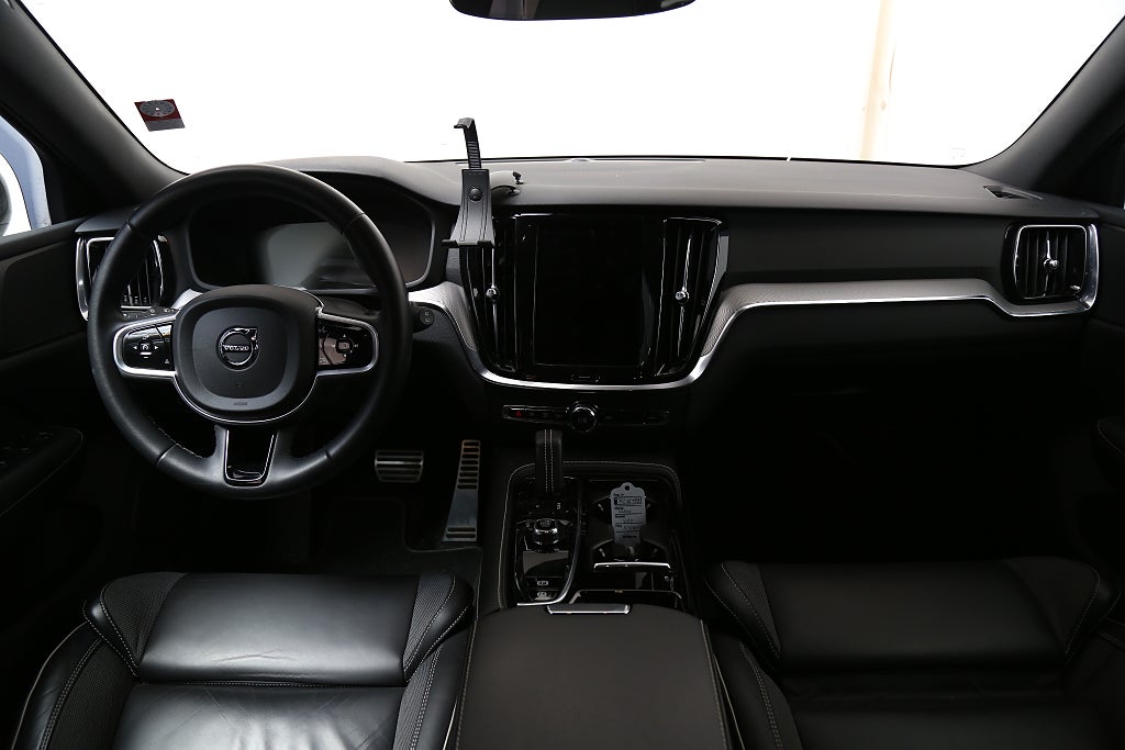 Volvo V60 Recharge T6 AWD 340hk R-Design |Navi|Kamera|Voc|