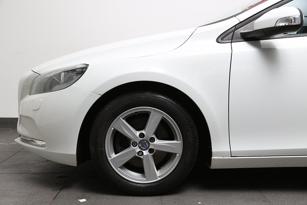 Volvo V40 T3 150hk Kinetic Kamera P-sensorer 2013
