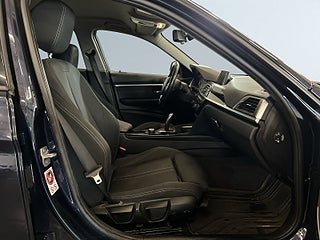 BMW 320D xDrive Sedan S&V-hjul/Farthållare/Parkeringssensorer