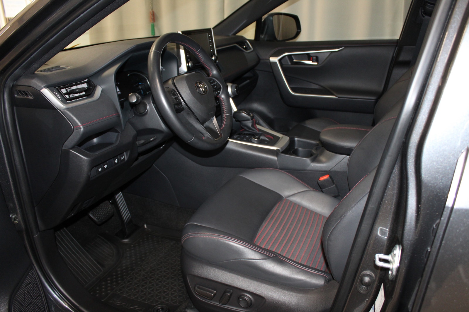 Toyota RAV4 Plug-in Hybrid E-CVT Launch Edition, Drag, B-Kamera 2021 - miniatyr 23