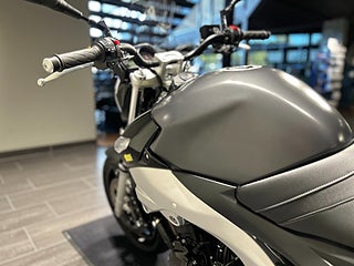 Suzuki GSR600 B-King / Premium sadel / Puig vindruta / Tail-tidy
