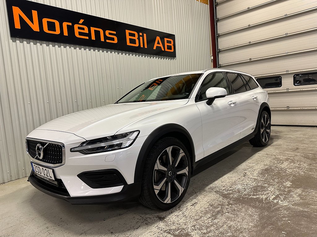 Volvo V60 Cross Country B4 AWD AUT PANORAMA I HELLÄDER+DYNF 