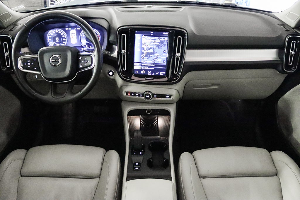 Volvo XC40 T5 AWD Intro Edition H/K Panorama 360°