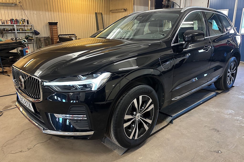 Volvo XC60 Recharge T6 AWD Core Bright Drag Panorama Kamera