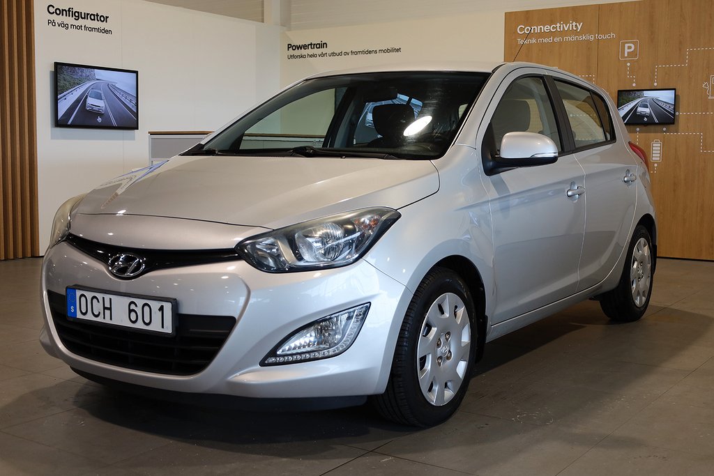 Hyundai i20 5-dörrar 1.4 Aut Premium PDC Blåtand 2014