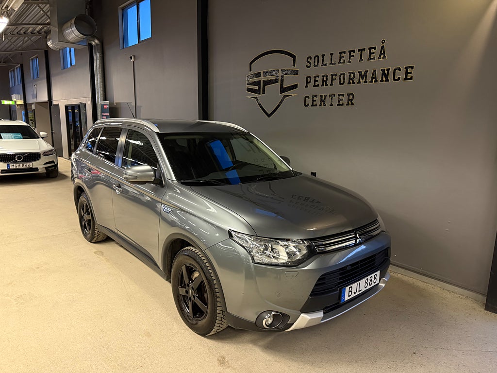 Mitsubishi Outlander PHEV CVT Business AWD / M-värm / Euro 6