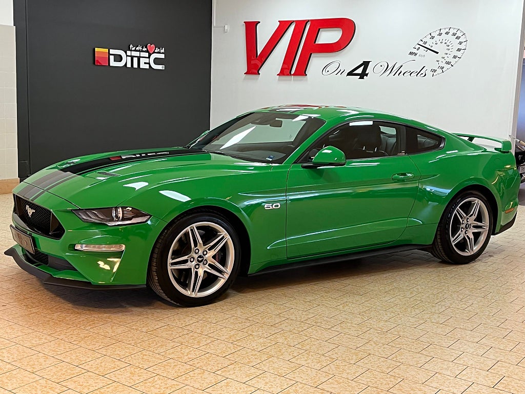 Ford Mustang GT V8 (450hk) Magnaride  Navi Fastback Sv-Såld