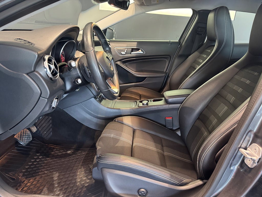 Mercedes-Benz GLA 200 d 4MATIC 7G-DCT Urban Line Drag Värmare - bild 3