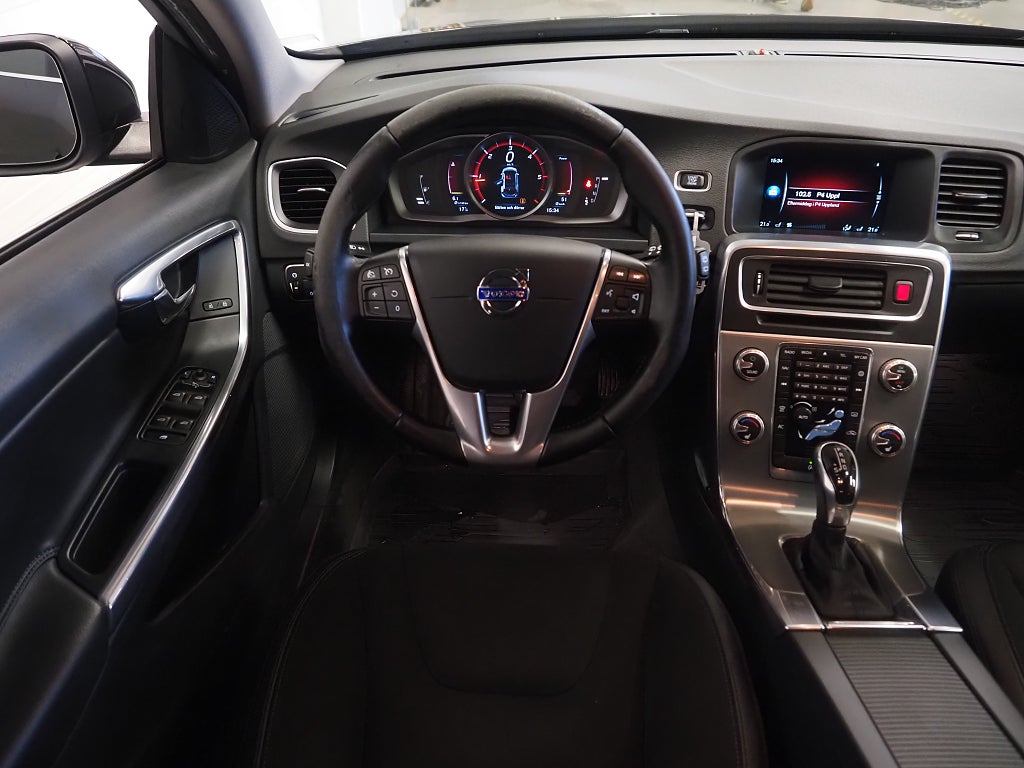 Volvo V60 D4 190hk Geartronic Momentum Business P-Sensorer D-Värm 2016