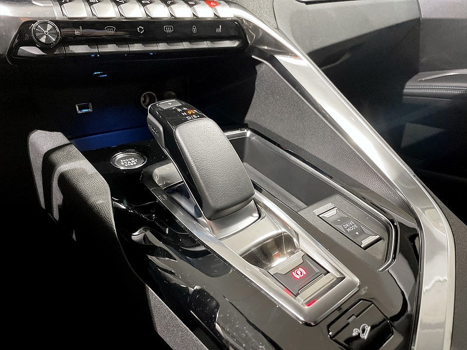 Bild på Peugeot 3008 Allure Hybrid4 300hk Aut AWD - B-KAMERA, CARPLAY