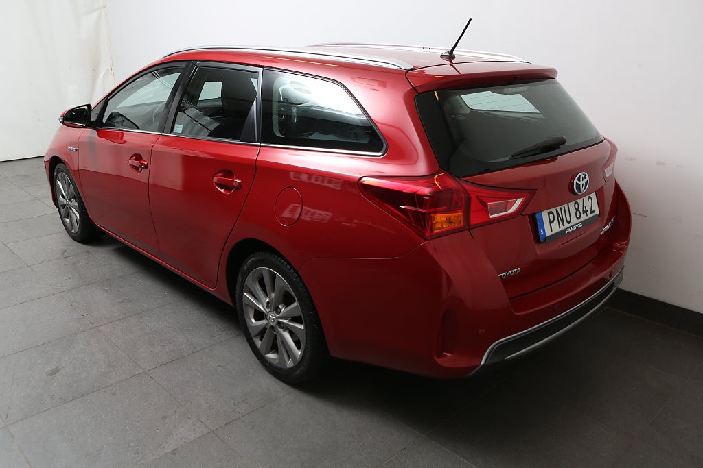 Toyota Auris Touring Sports Hybrid e-CVT Executive 2015