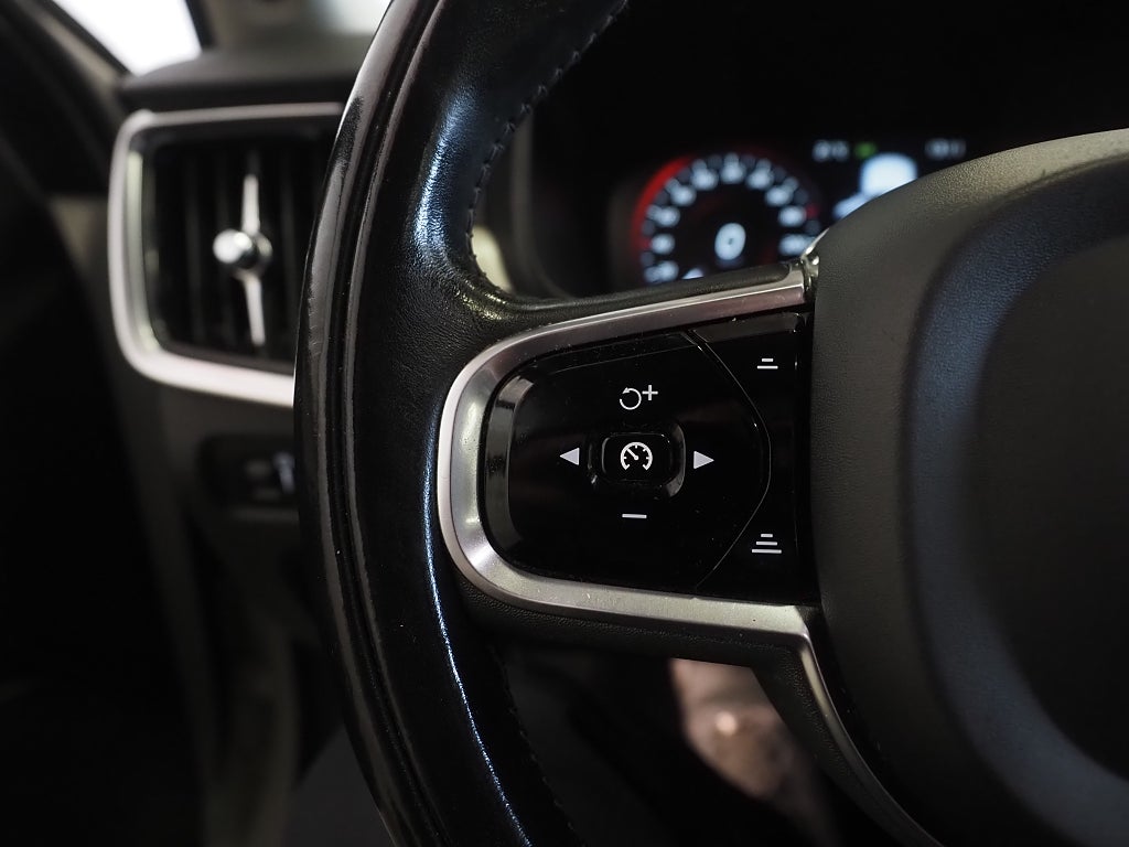 Volvo V90 D4 Geartronic Momentum Advanced Edition Drag Navi VOC 2021