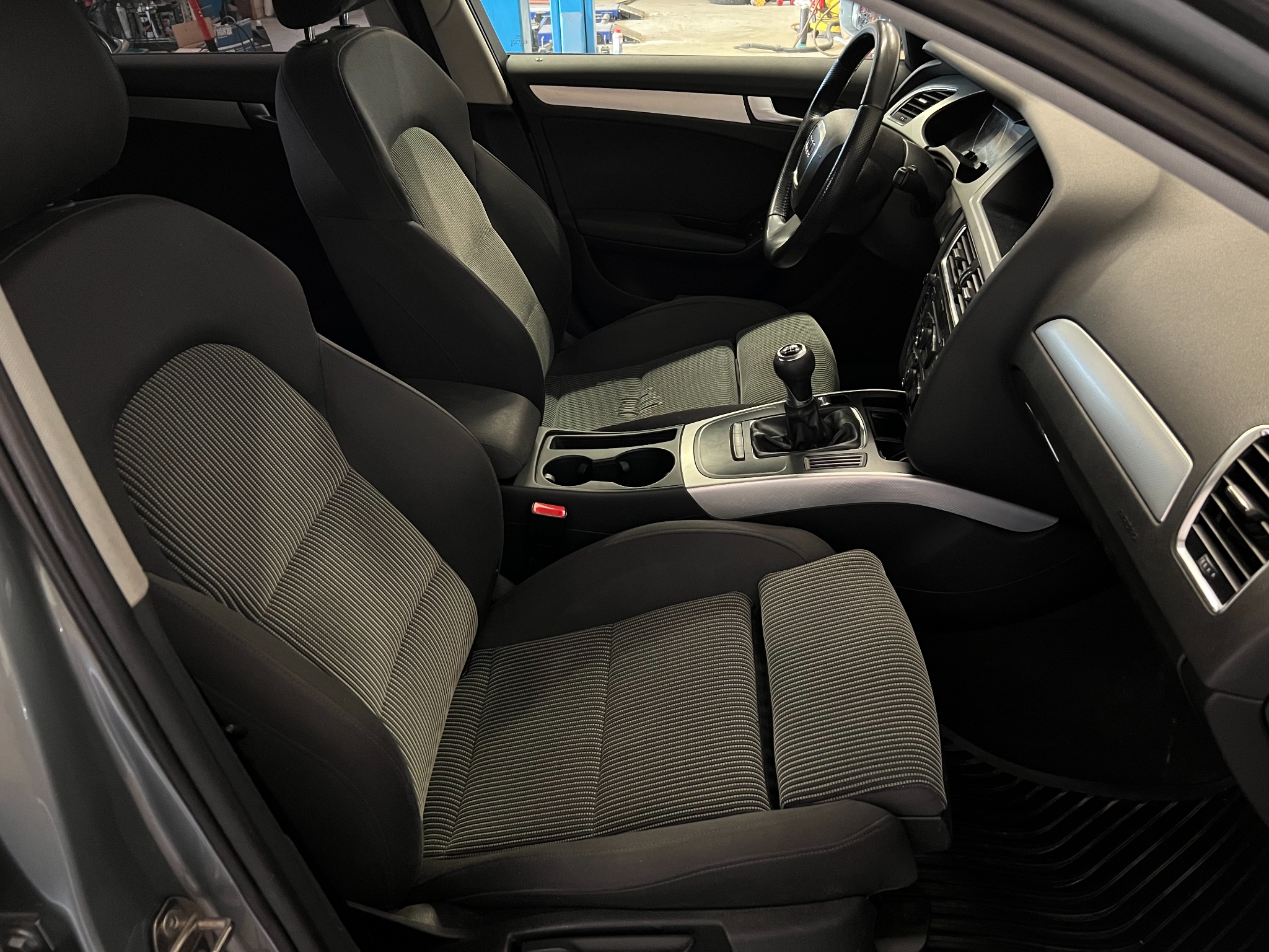 Audi A4 2.0 TDI 2009, bild 7/43