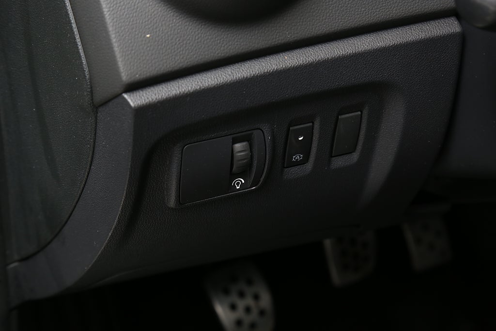 Renault Captur 1,2 TCe BOSE Navi Kamera Pano ”En Svensk Klassiker”