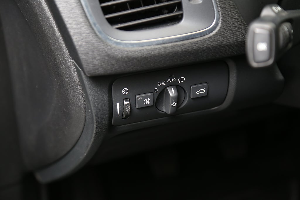 Volvo V40 D3 150hk Momentum Business E PRO Dieselvärmare 2016