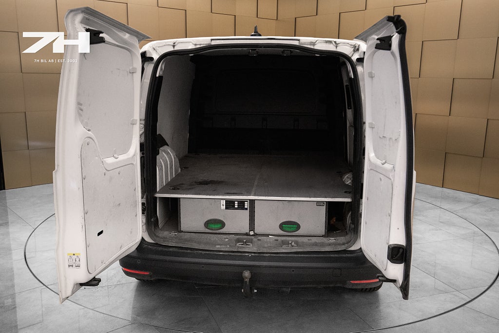 Volkswagen Caddy Cargo 2.0 TDI BMT / Dragkrok / Inrett skåp