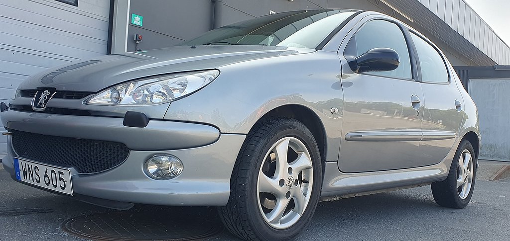 Peugeot 206 5-dörrar 1.6 XT 109hk TVÅ BRUKARE 0 KONTANT 