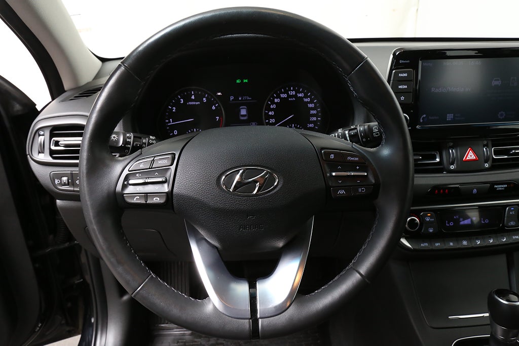 Hyundai i30 1,5 T-GDI 48V MHEV 159hk Essential Aut Drag Nybilsg 2022