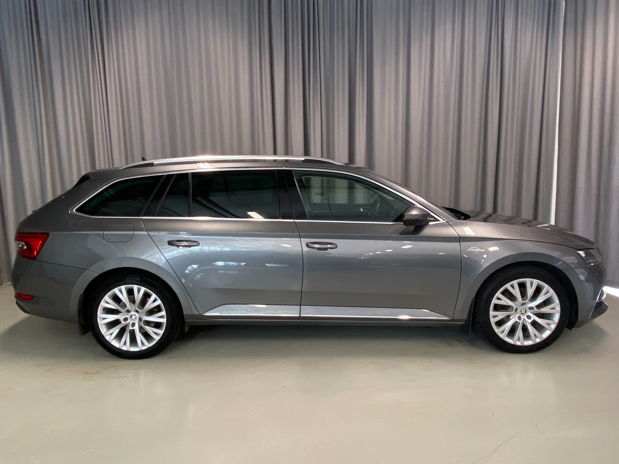 Skoda Superb 2023, bild 4/58