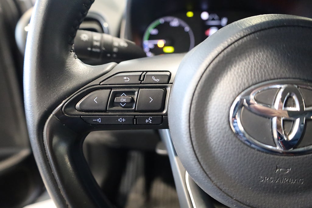 Toyota Yaris Hybrid Active Aut 5D Kamera PDC Blåtand 2023