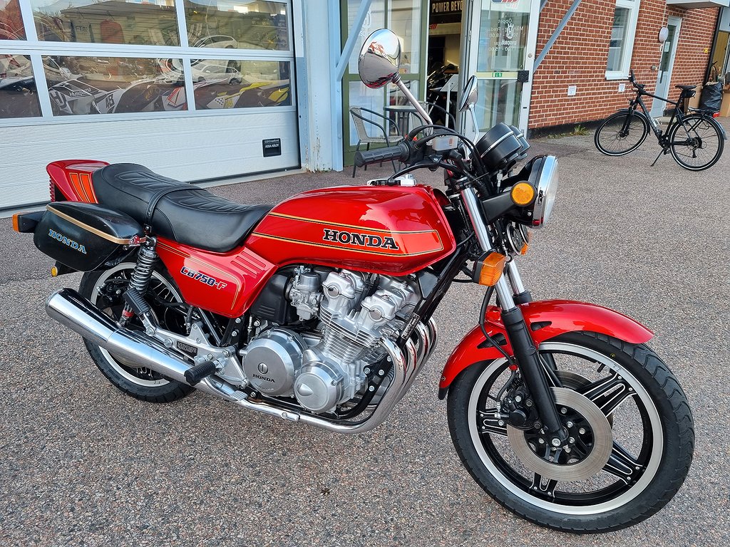 Honda CB750F Nyskick, 1 ägare, Mint condition, Export