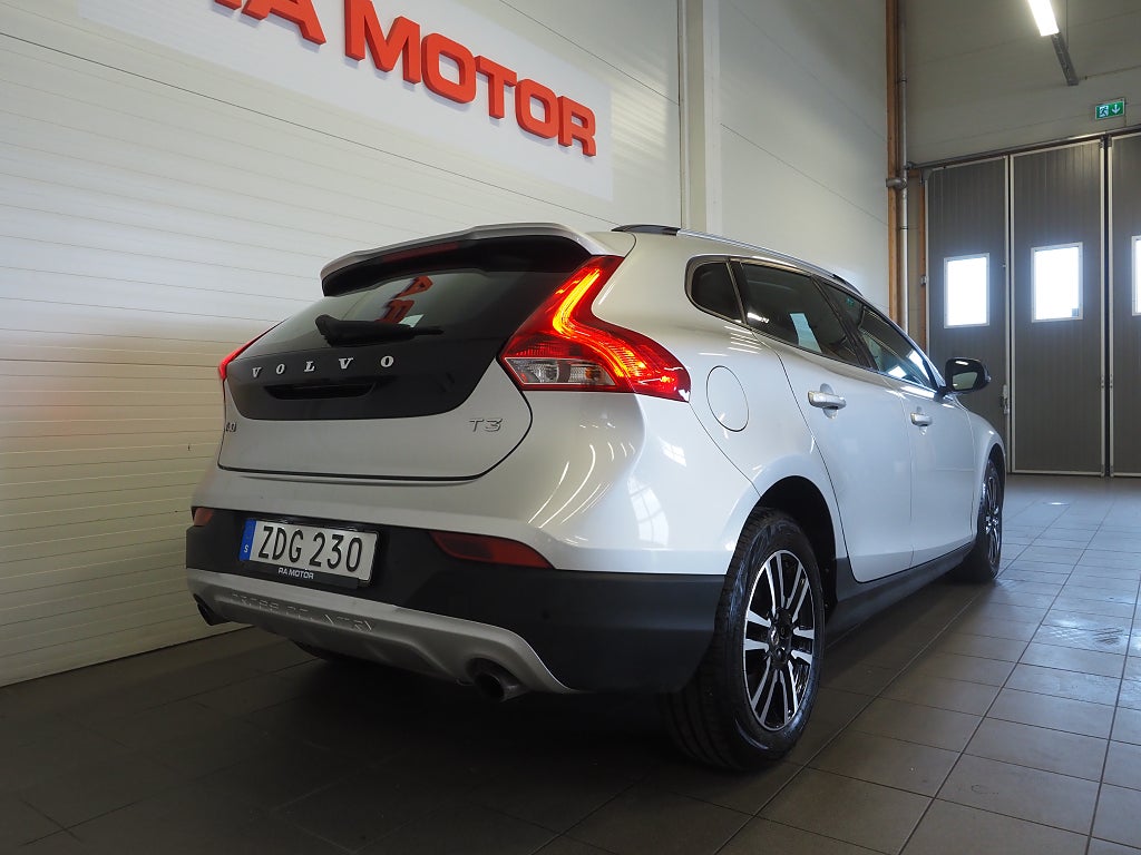 Volvo V40 Cross Country T3 Geartronic Automat 152hk Momentum Navi Värm 2018