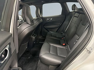 Volvo XC60 B4 AWD Geartronic R-Design S&V/Drag/Pano/H&K/Dvärm/ VOC – bild 13