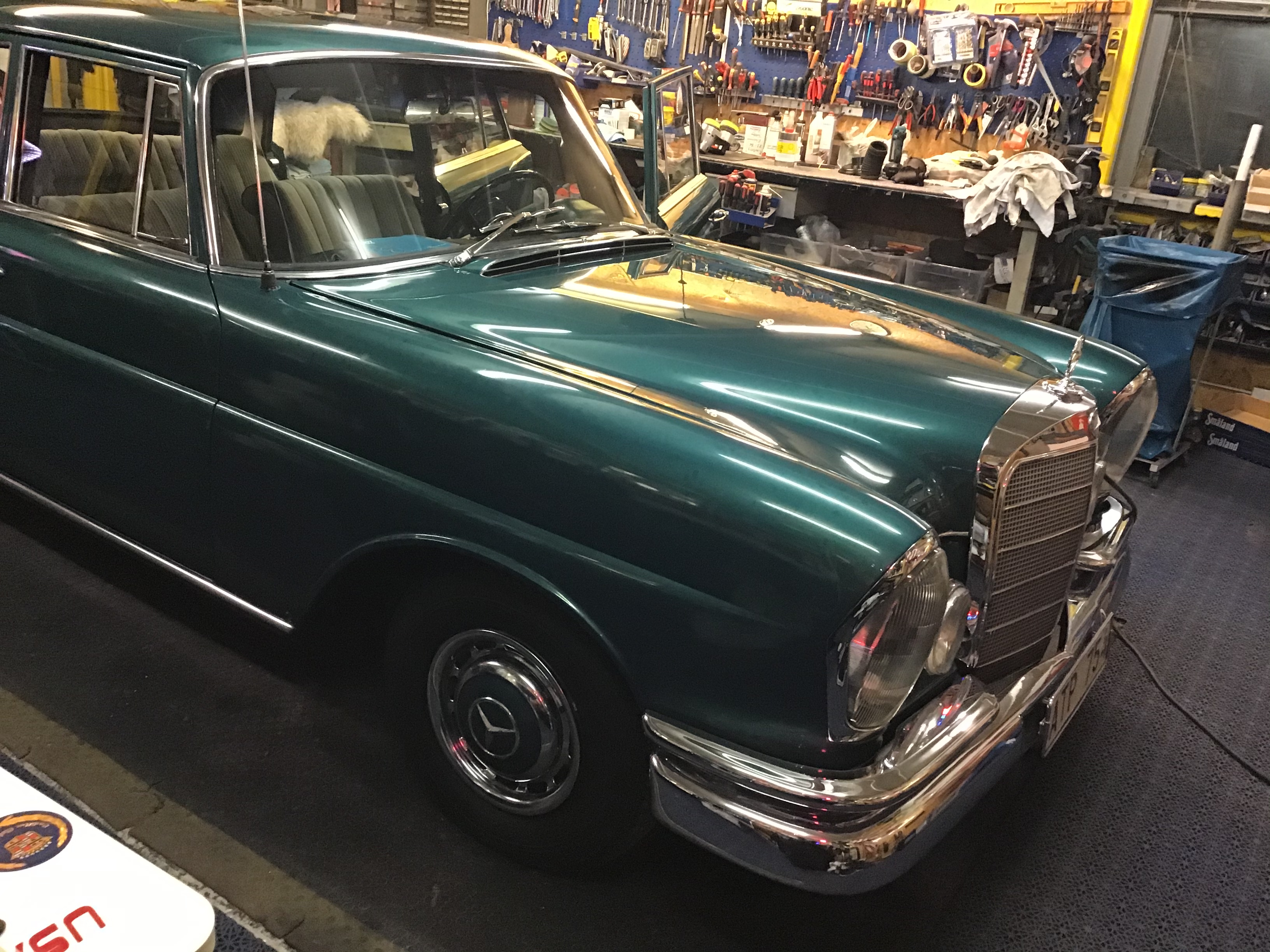 Mercedes-Benz 220