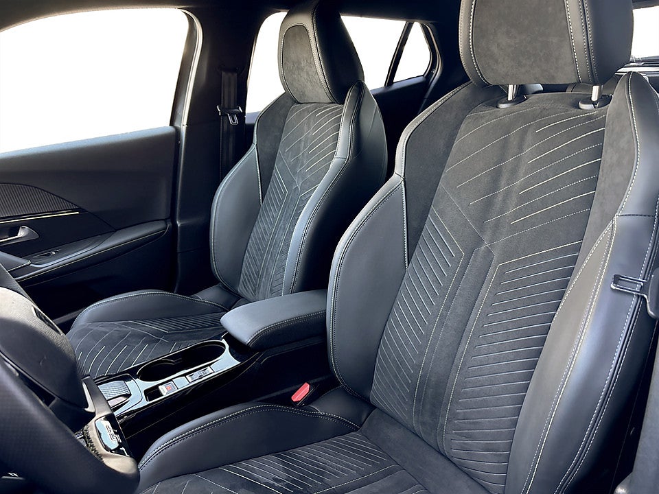 Bild på Peugeot 2008 GT 1.2 PT 130hk Aut B-KAMERA CARPLAY ELSTOL