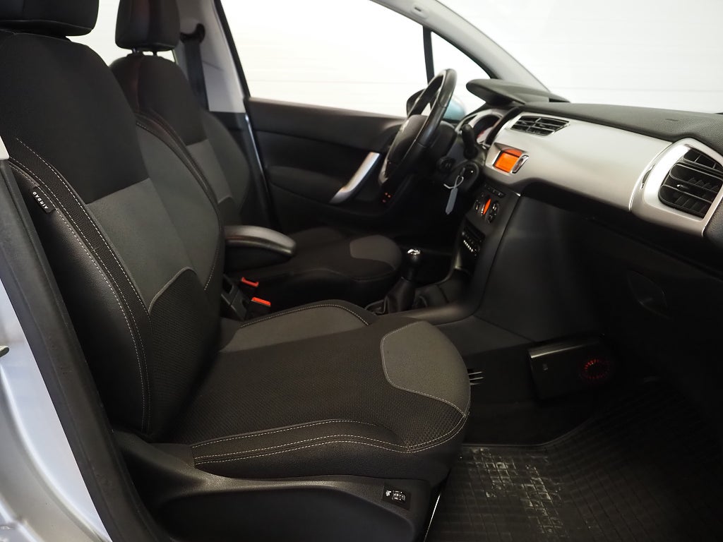 Citroën C3 1.2 VTi 82hk Motorvärmare P-Sensorer Kamrem bytt