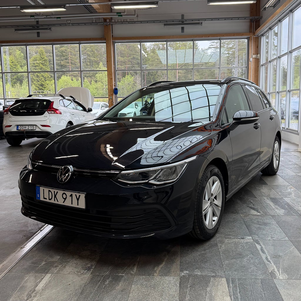 Volkswagen Golf Sportscombi 1.5 eTSI Base Carplay Cockpit Värmare Drag