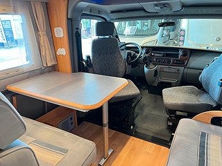 Husbil-halvintegrerad Adria Izola 687 SP 31 av 38