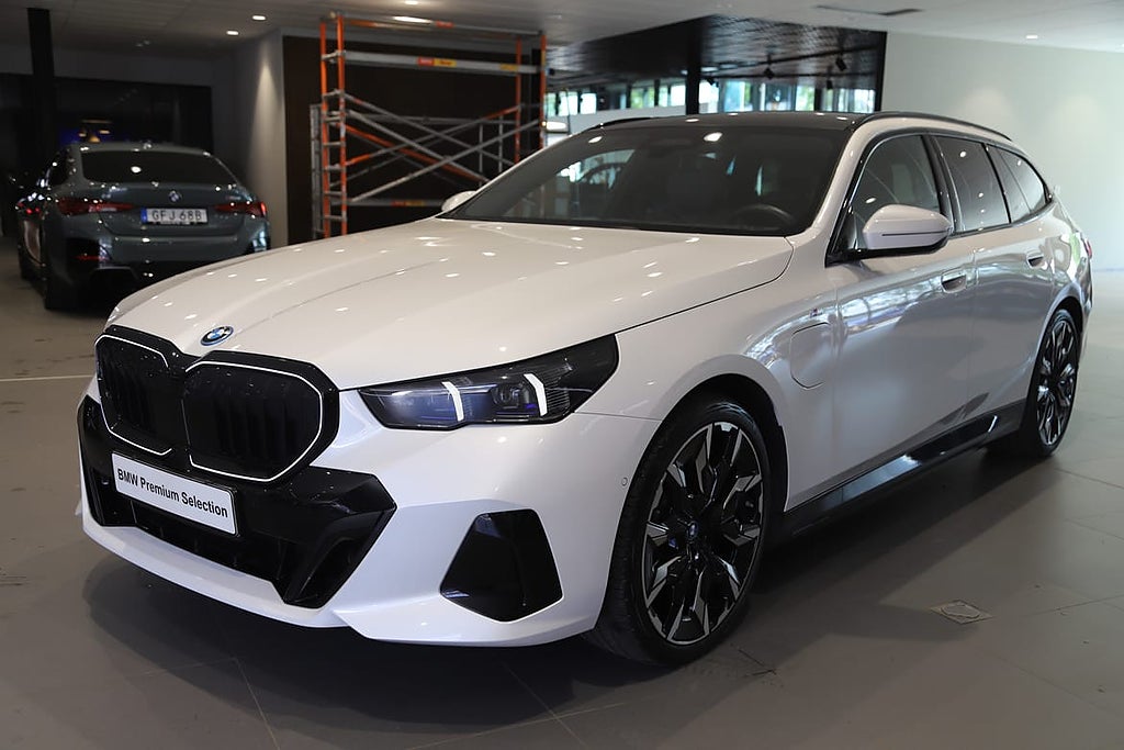 BMW 530e xDrive Touring / M Sport PRO / Nypris 995.000:-
