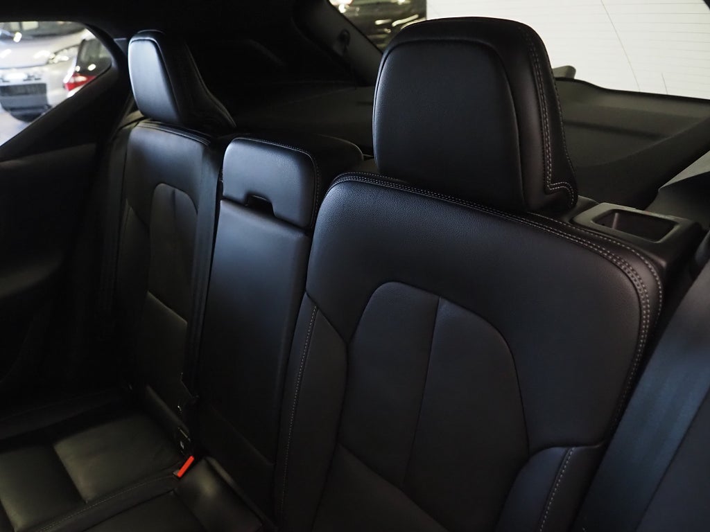 Volvo XC40 Recharge P8 AWD 408hk Core | Kamera | Skinn | 2021