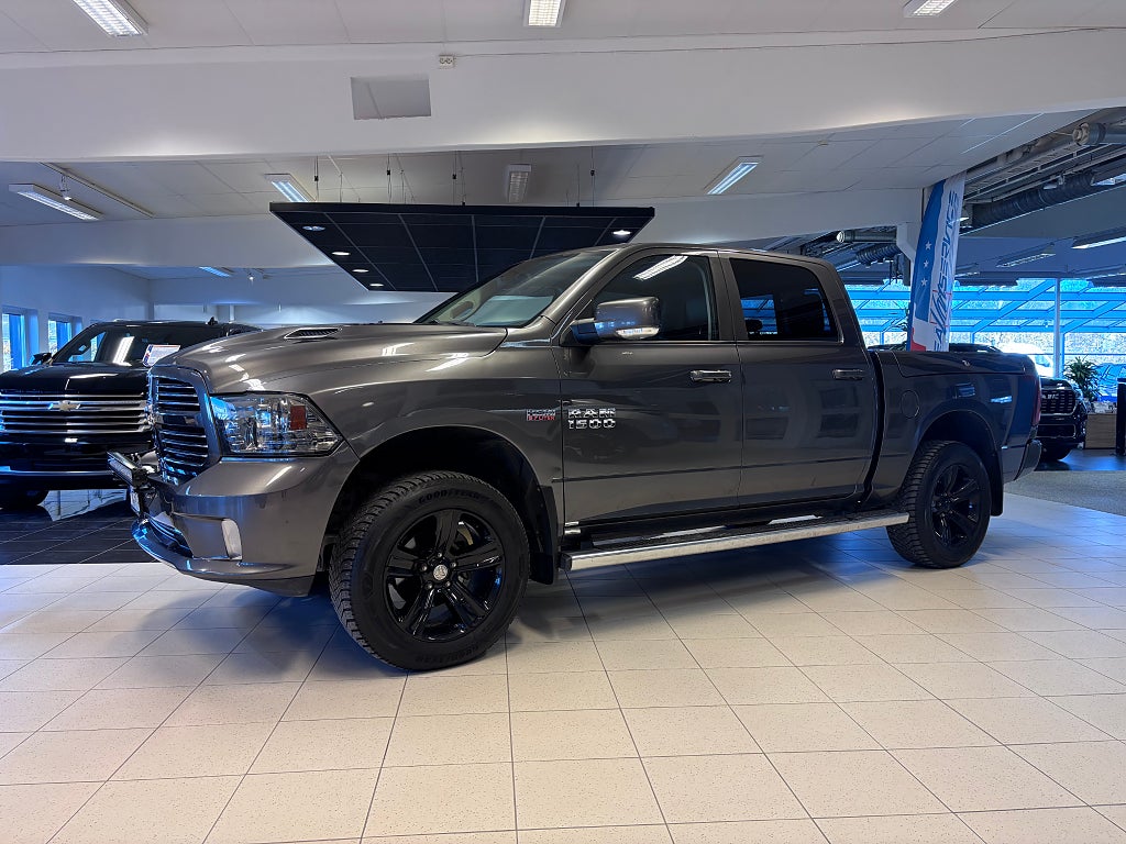 RAM 1500 Sport 5.7 V8 HEMI Crew Cab 4WD *2,95% RÄNTA*