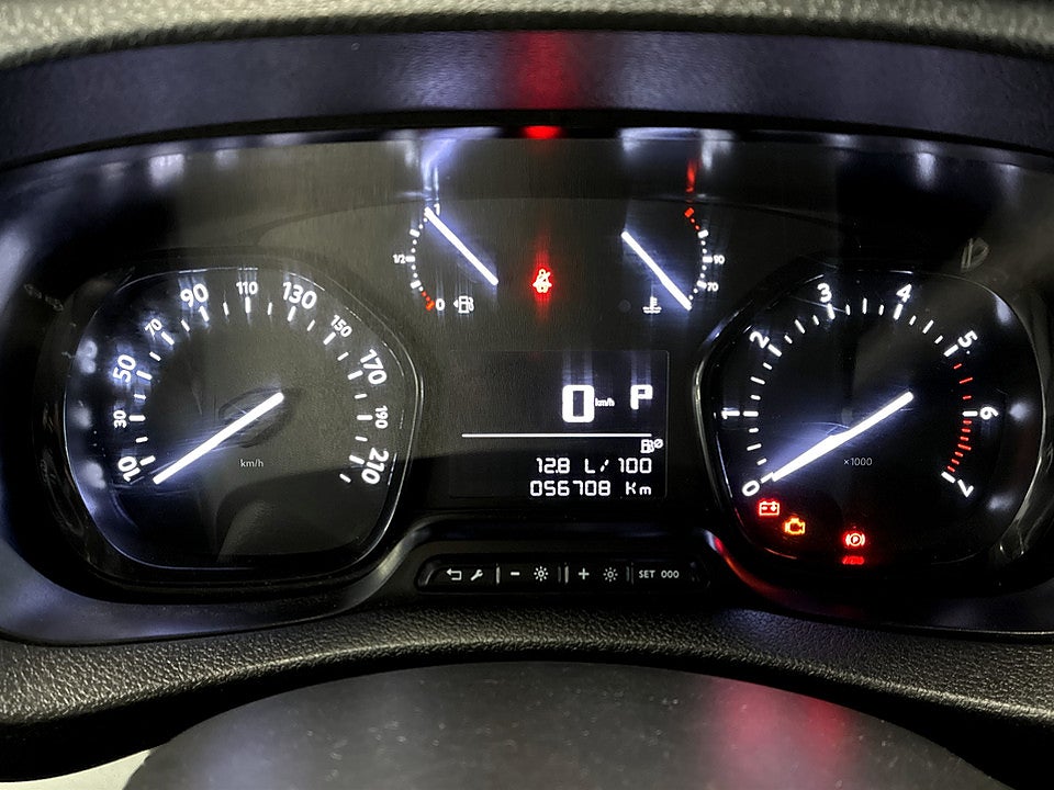 Bild på Peugeot Expert PRO+ 2.0 BHDi 145hk Aut L3 DRAG FARTHÅLLARE