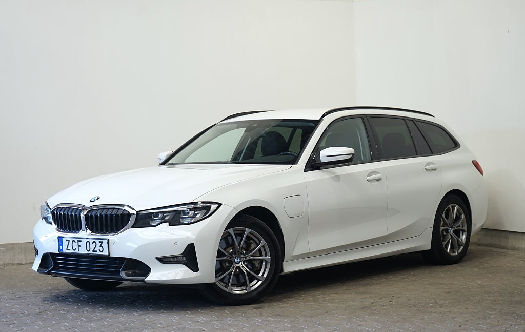 BMW 330e Touring Hybrid Carplay Navi 292hk
