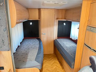 Husbil-halvintegrerad Bürstner T700 8 av 12