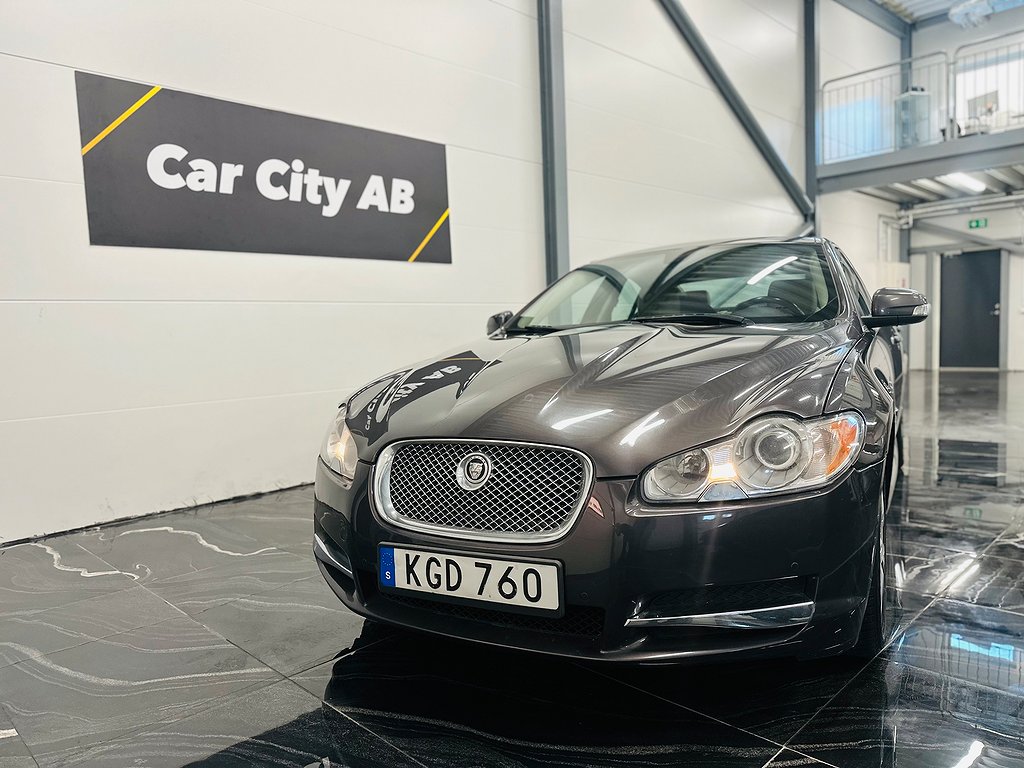 Jaguar XF 2.7 V6 Nykamrem Nybesiktad