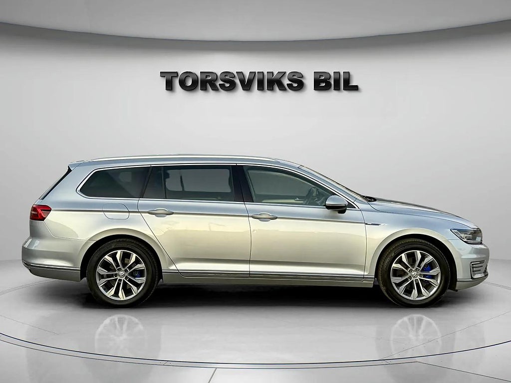 Volkswagen Passat Variant GTE 1.4 TSI ACT Nybesiktigad Kamrem bytt - miniatyr 7