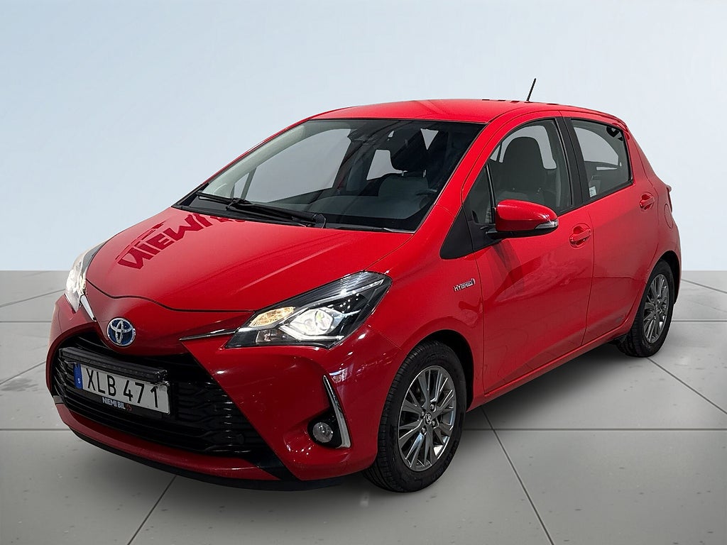 Toyota Yaris Hybrid e-CVT Active Kamera Mvärm LÅG skatt S/V-hjul